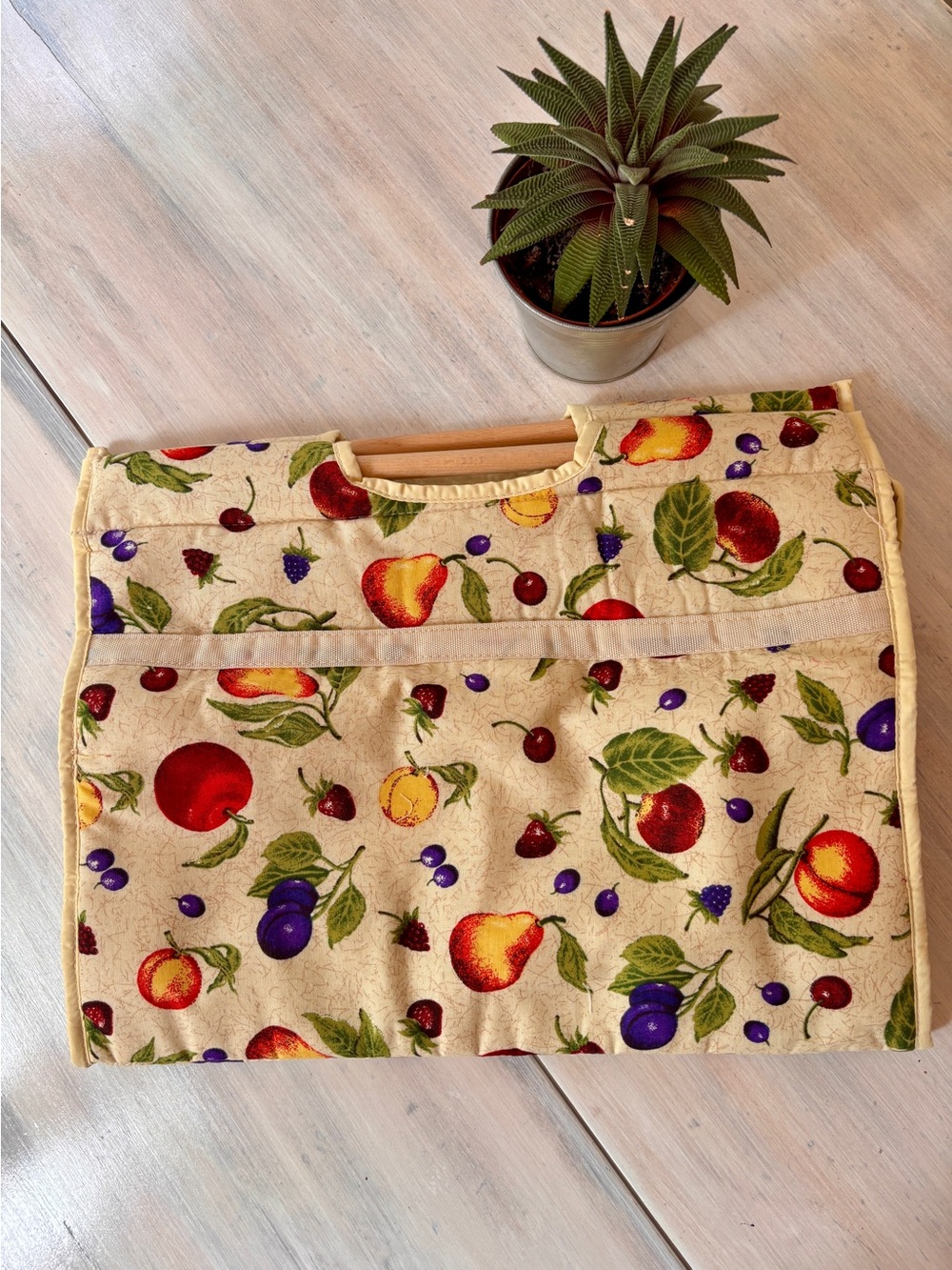 NWT Knitting Tote with Fruit Print Motif. Size: 4” x 11” x 16”. NEW ❤️